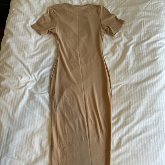 EUC PrettyLittleThing Cream Jersey Ribbed Short Sleeve Midi Dress - Picture 6 of 8